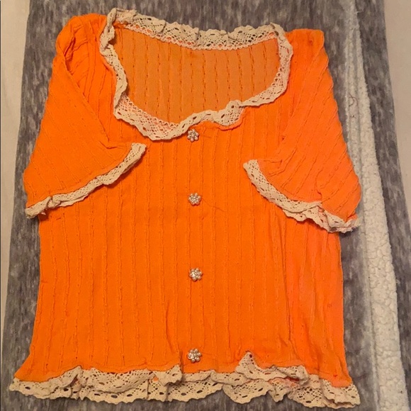 👚Very cute for Fall, blouse👚 - Picture 2 of 2